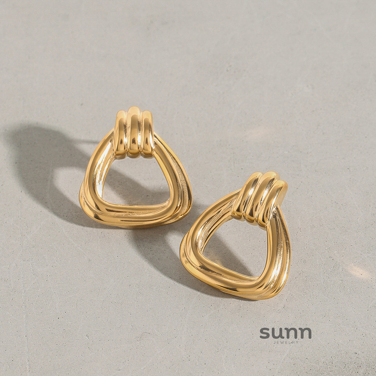 Emmarie Geometric Stud Earrings [PE86EOXV]