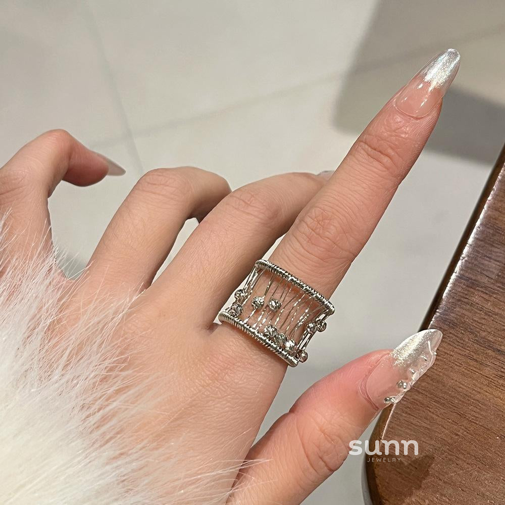 Emmelia Old Money Cutout Ring [LRZ3W8DO]