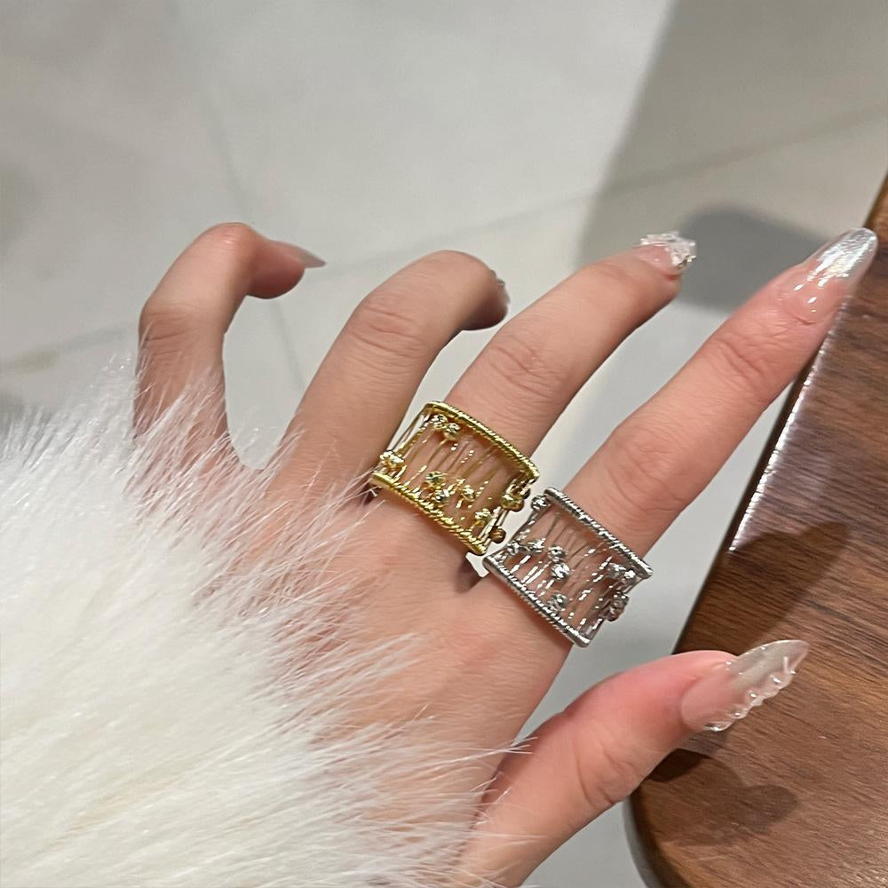 Emmelia Old Money Cutout Ring [8ACUHYTI]
