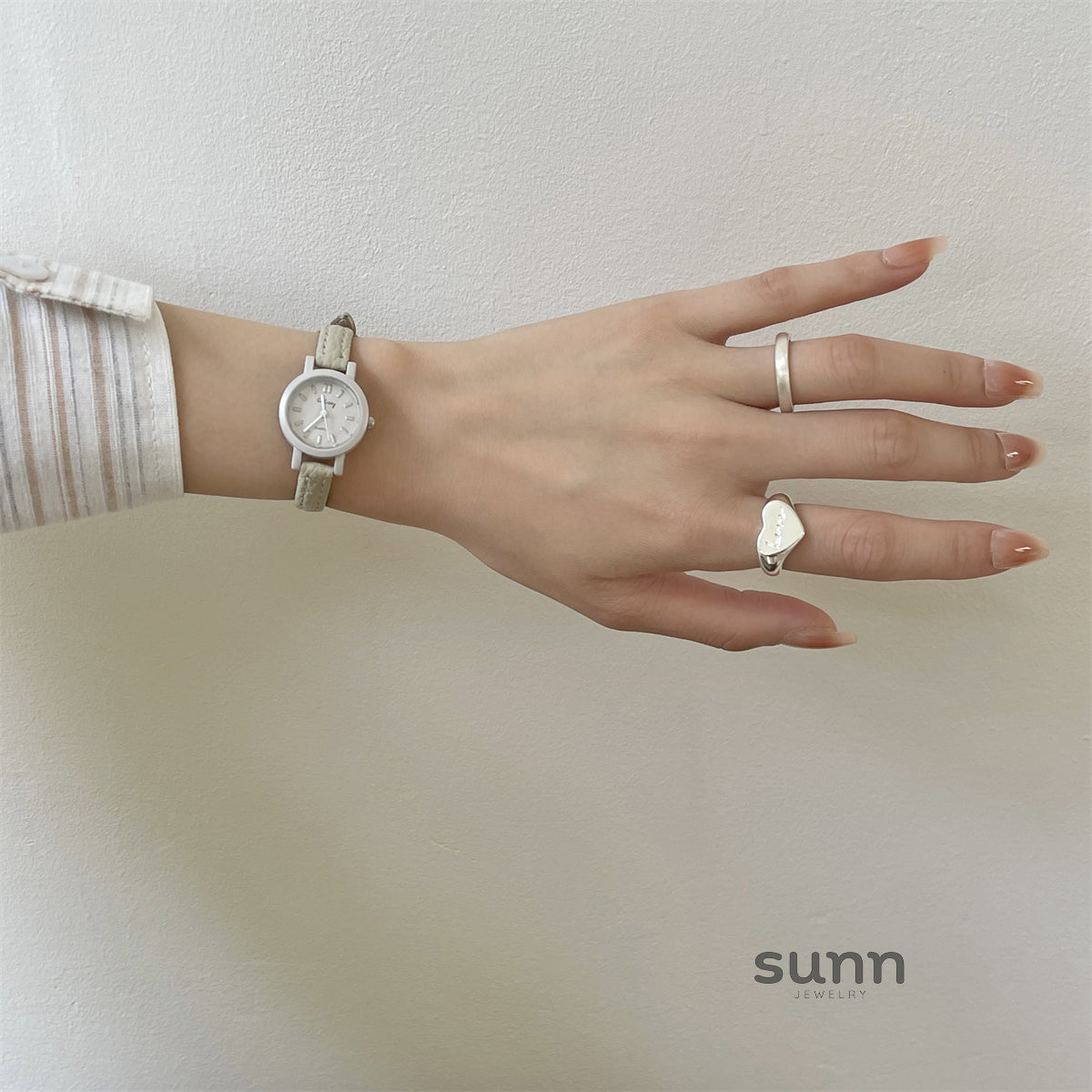 Emmerson Petite Leather Watch [BWM7RN6S]