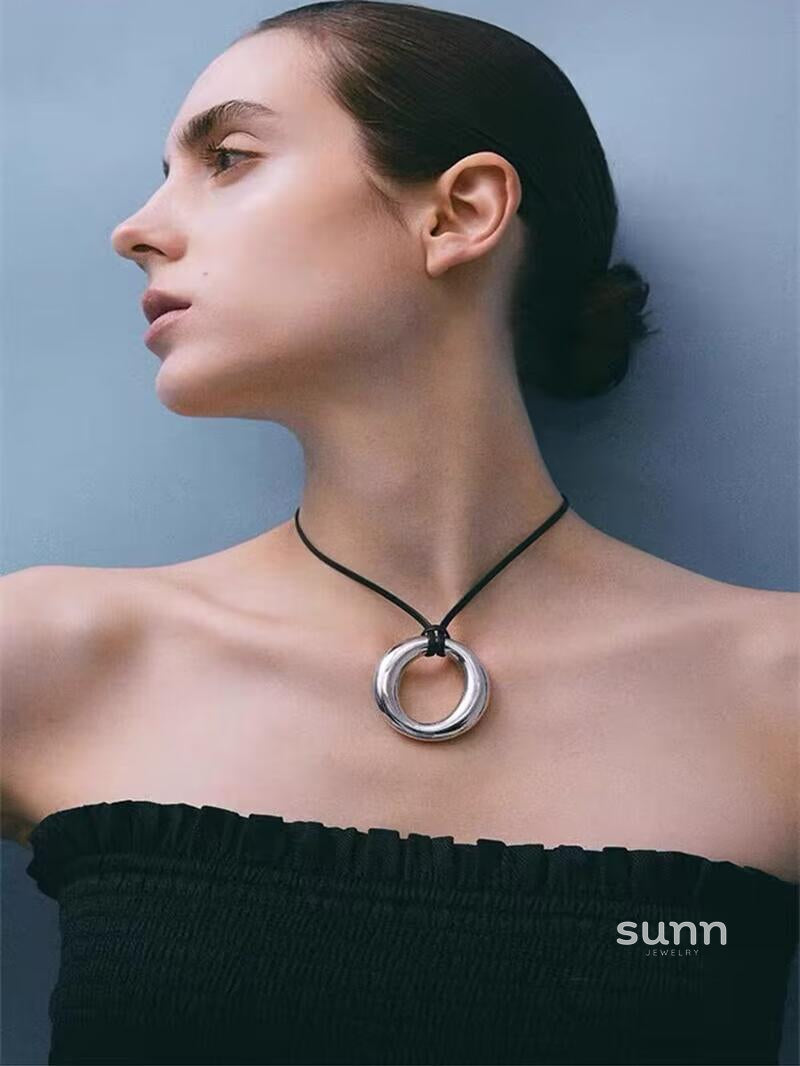 Emryn Cutout Ring Necklace [WDJWUSLF]