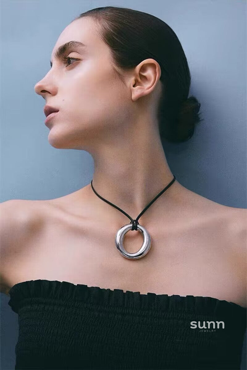 Emryn Cutout Ring Necklace [9OP4A6FJ]