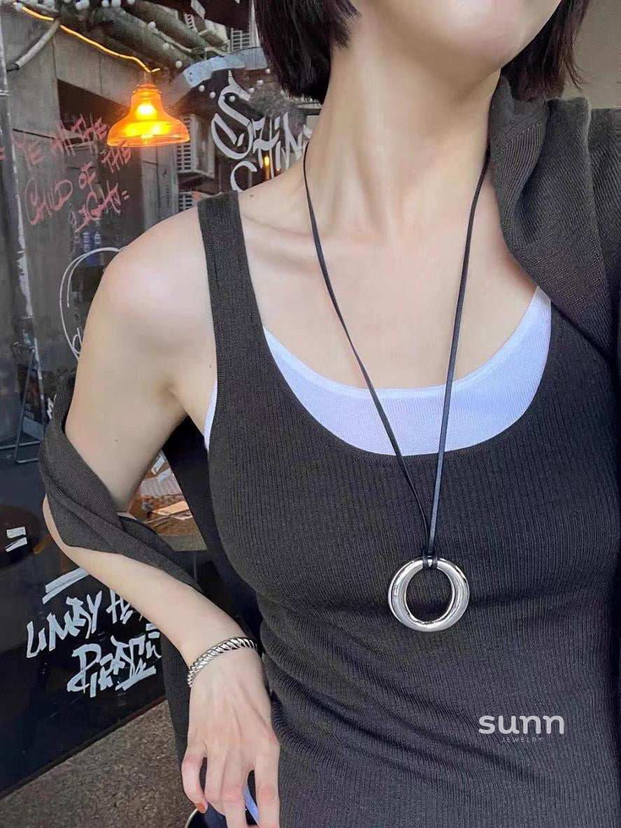 Emryn Cutout Ring Necklace [JXNOC6DT]