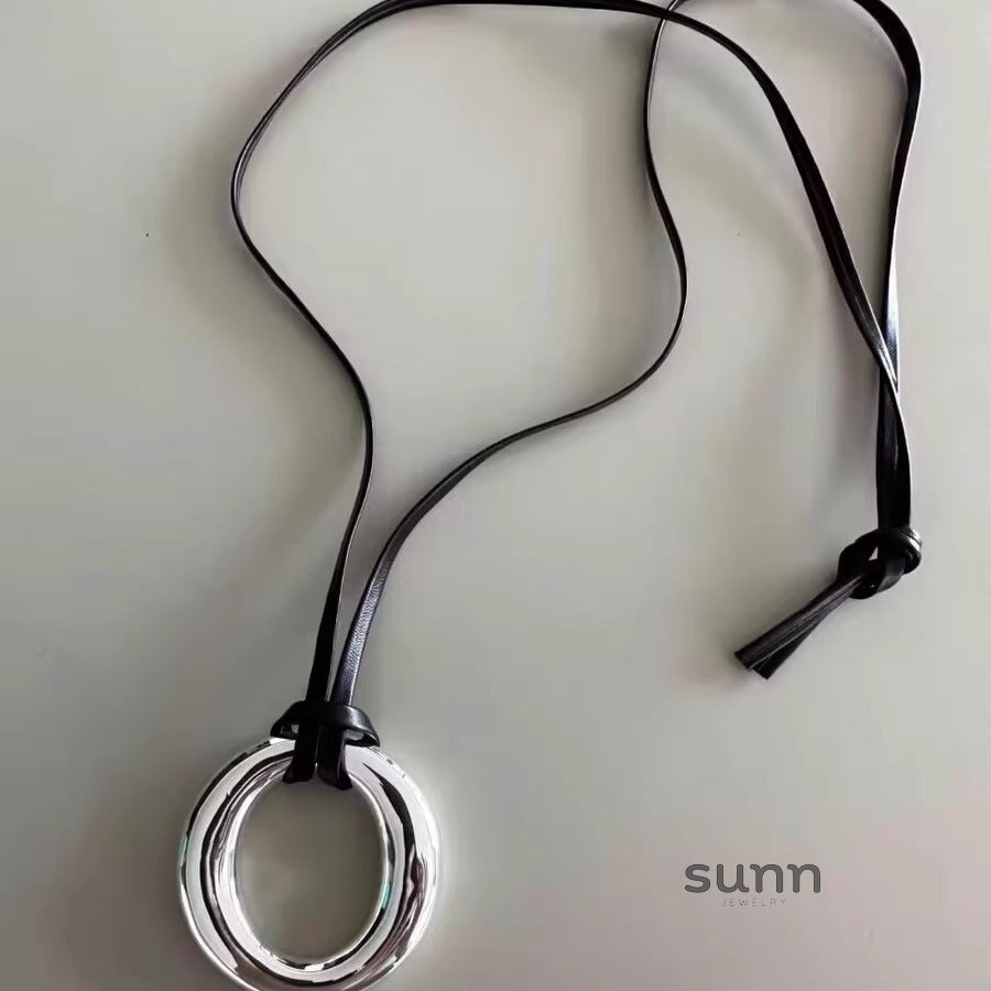 Emryn Cutout Ring Necklace [EYFAGZSH]