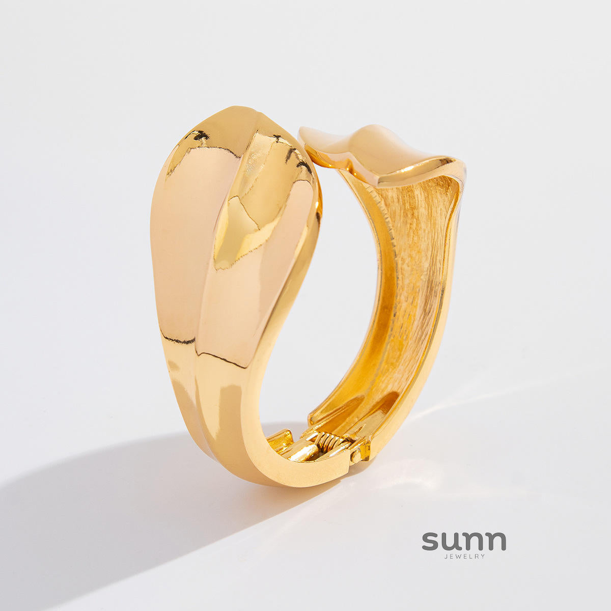 Eniola Sculptural Leaf Jewelry [8CI09Y5C]