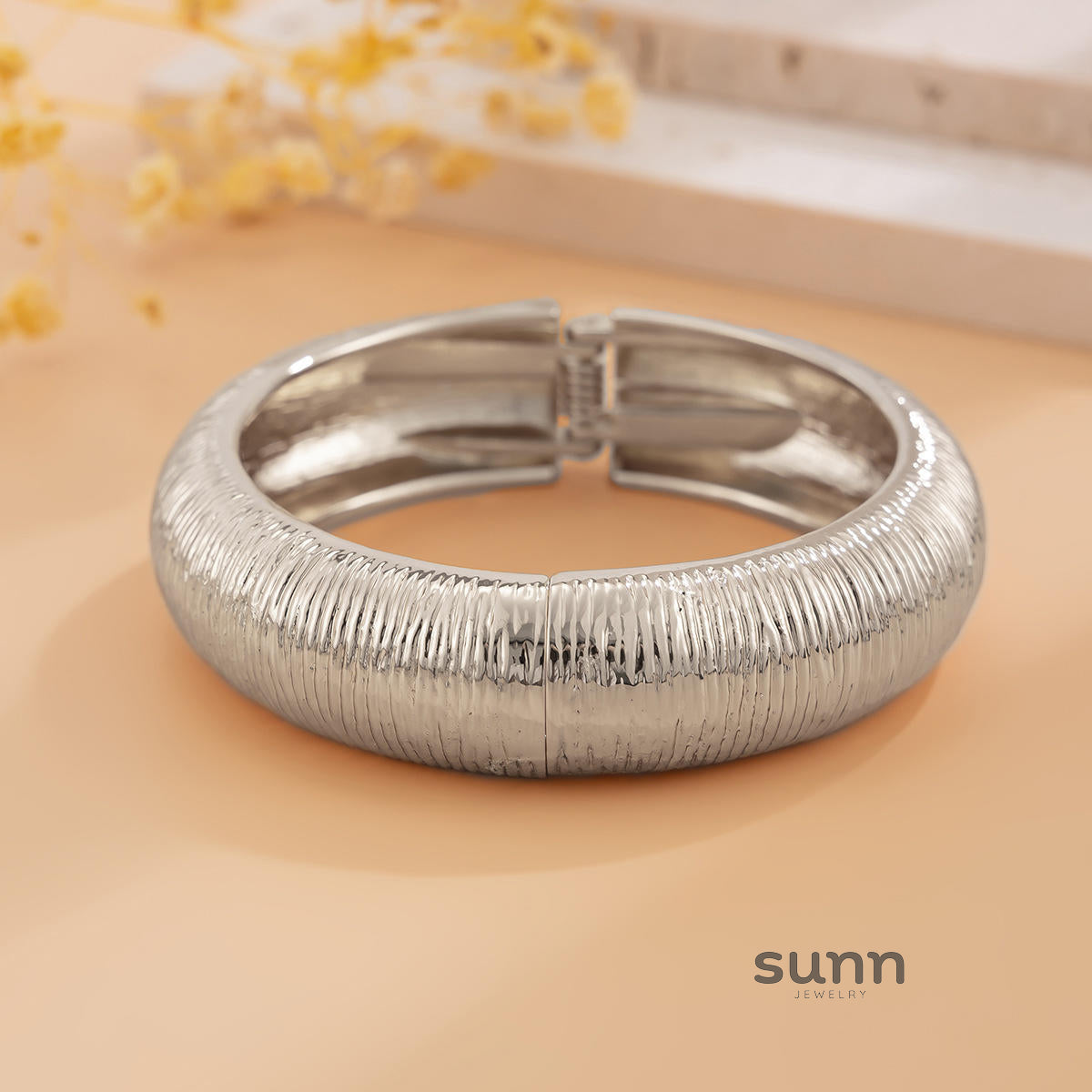 Eniola Sculptural Leaf Jewelry [J7PR2PZ7]