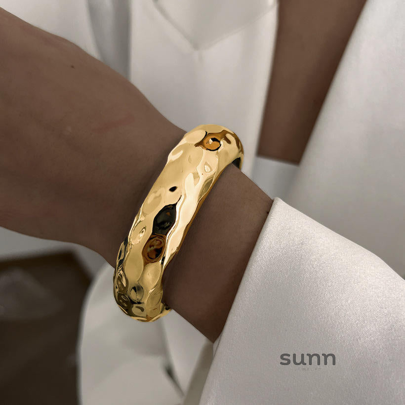 Eniola Sculptural Leaf Jewelry [GUIMY4PI]
