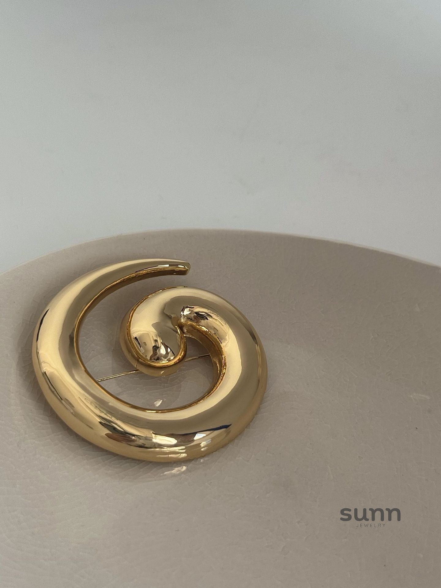 Ensley Sculptural Snail Brooch [KRDCH639]