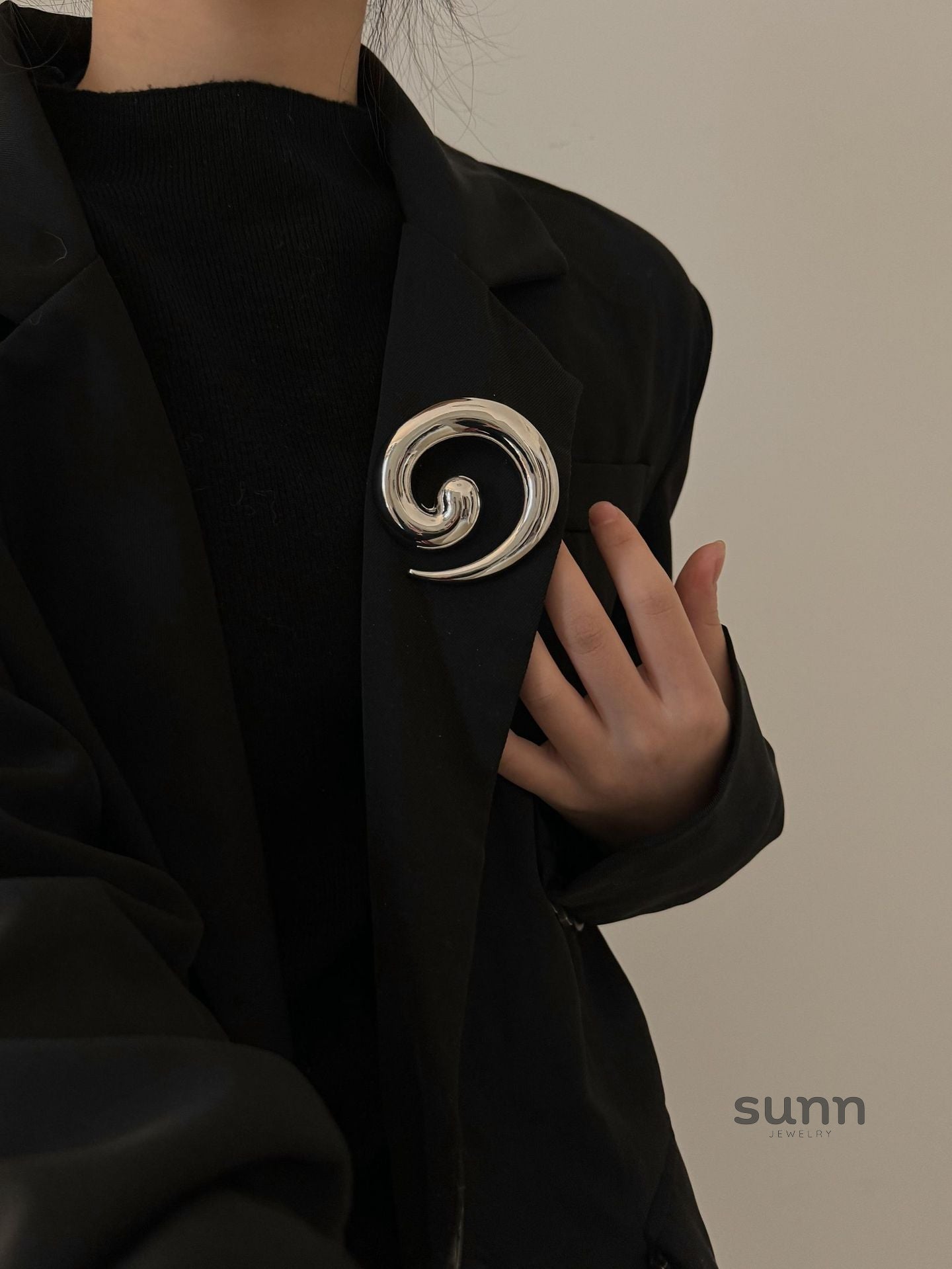 Ensley Sculptural Snail Brooch [0DS0UTVO]