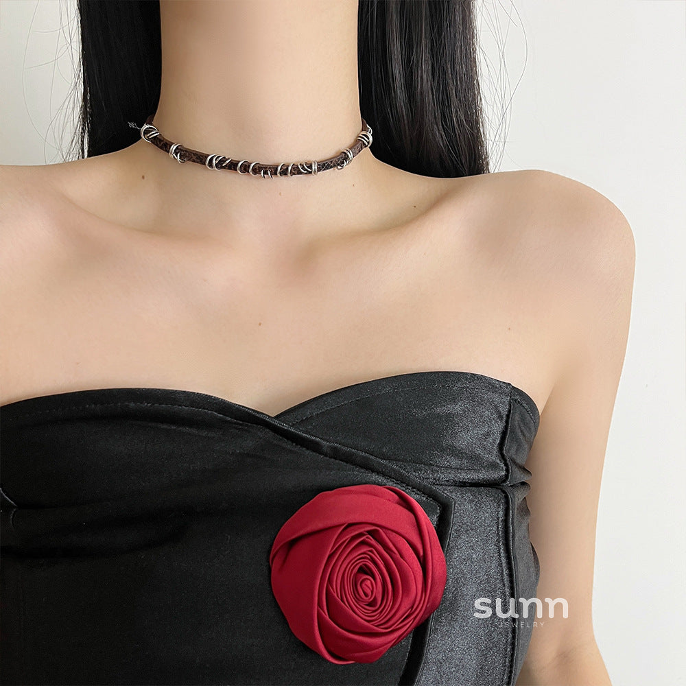 Eowyn Cracked Leather Choker [SM3YJN2B]