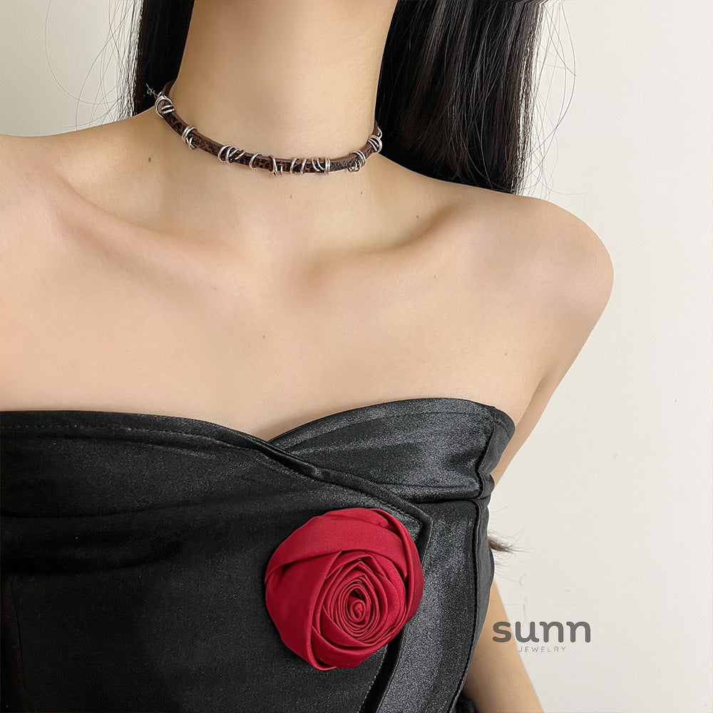 Eowyn Cracked Leather Choker [EA1HL15E]