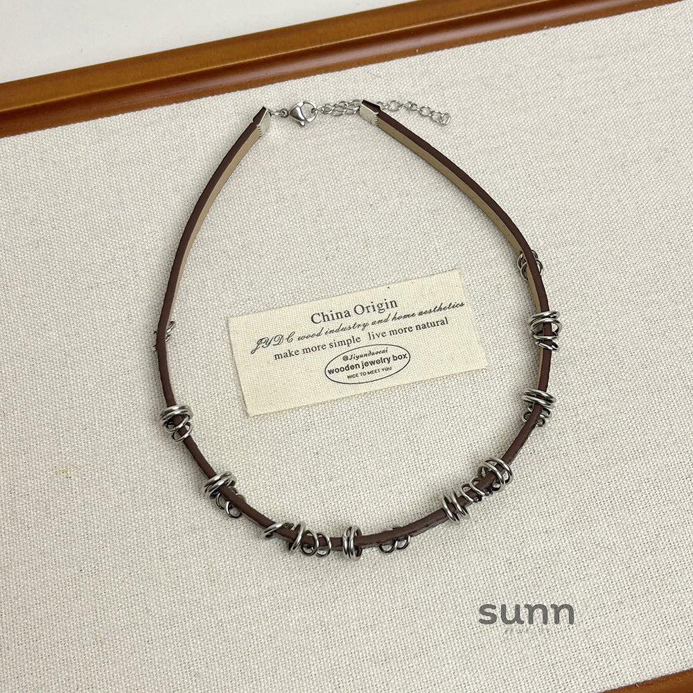 Eowyn Cracked Leather Choker [P5V9BBS3]
