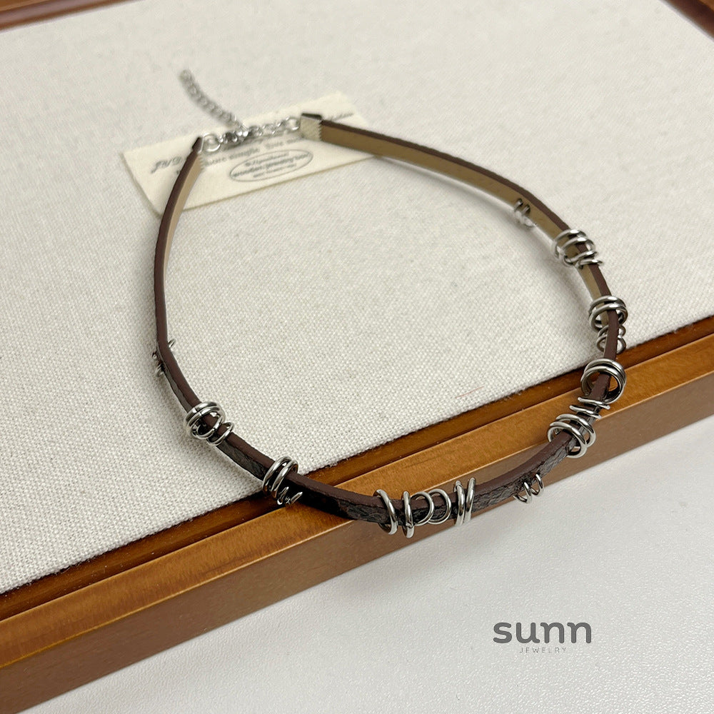 Eowyn Cracked Leather Choker [PU1V5L79]