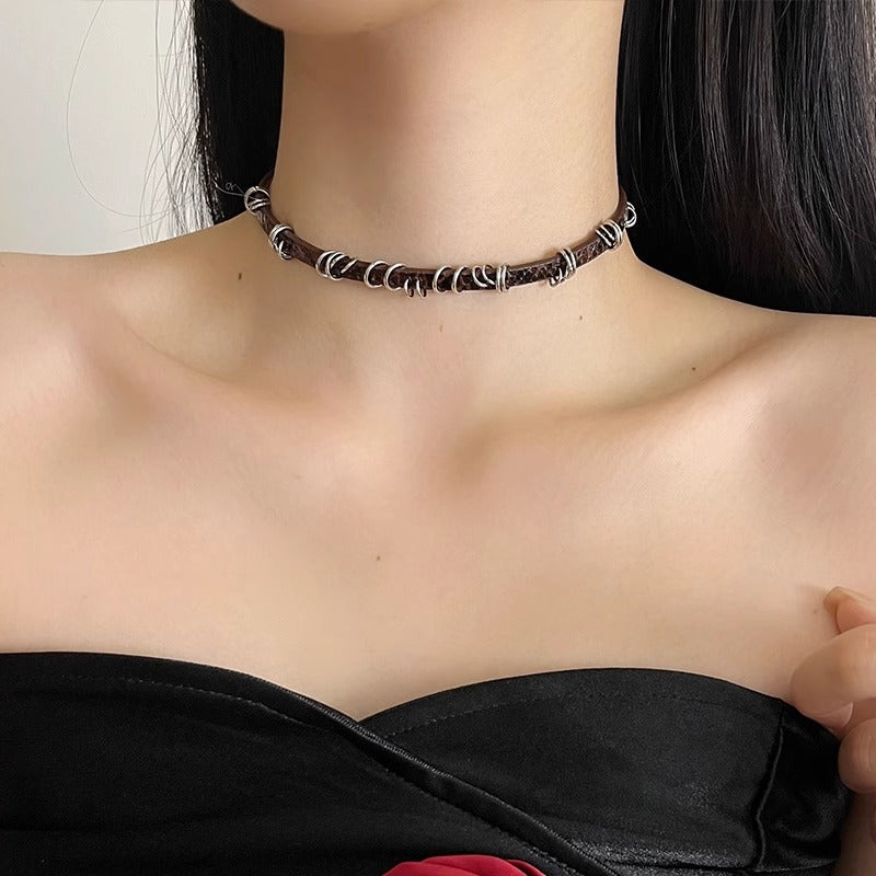 Eowyn Cracked Leather Choker [KEDQK12T]