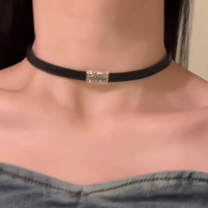 Eriel Two-Way Buckle Choker