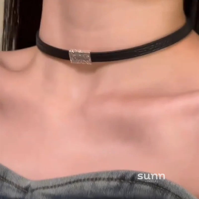 Eriel Two-Way Buckle Choker