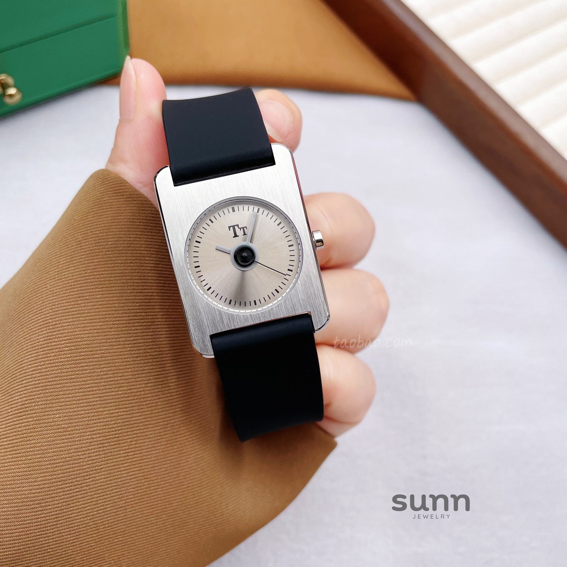 Erynn Minimalist Square Watch