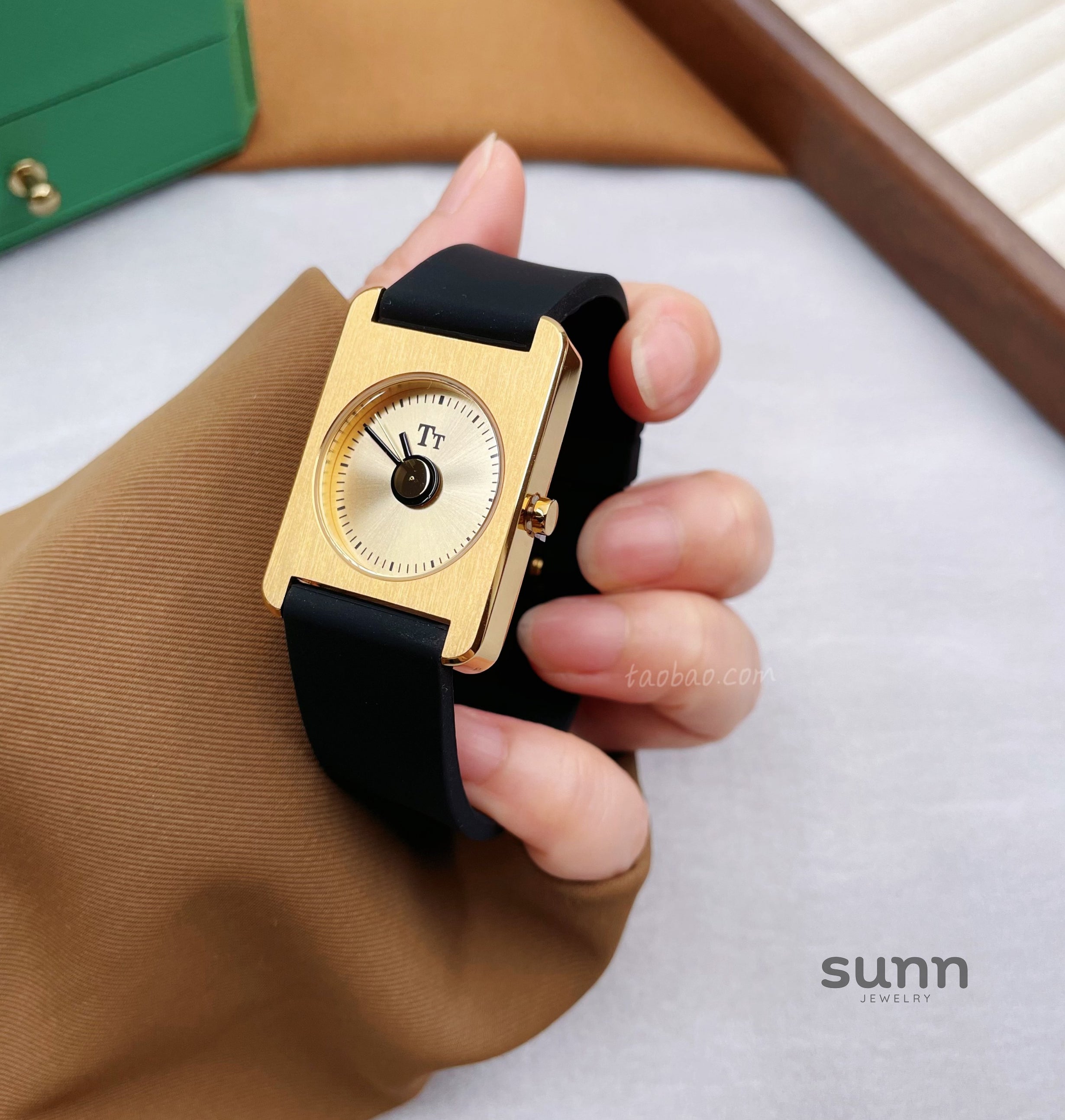 Erynn Minimalist Square Watch