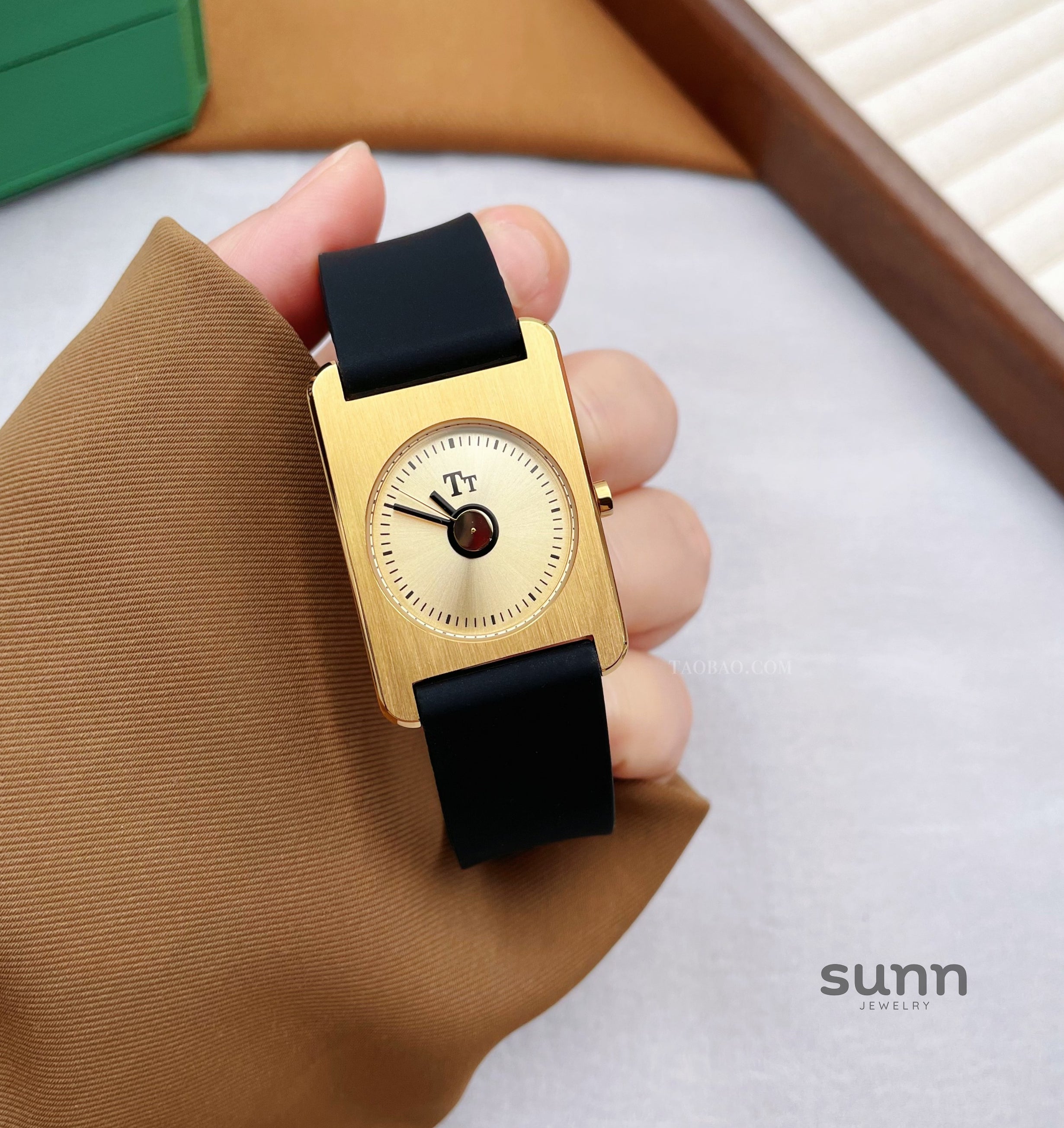 Erynn Minimalist Square Watch
