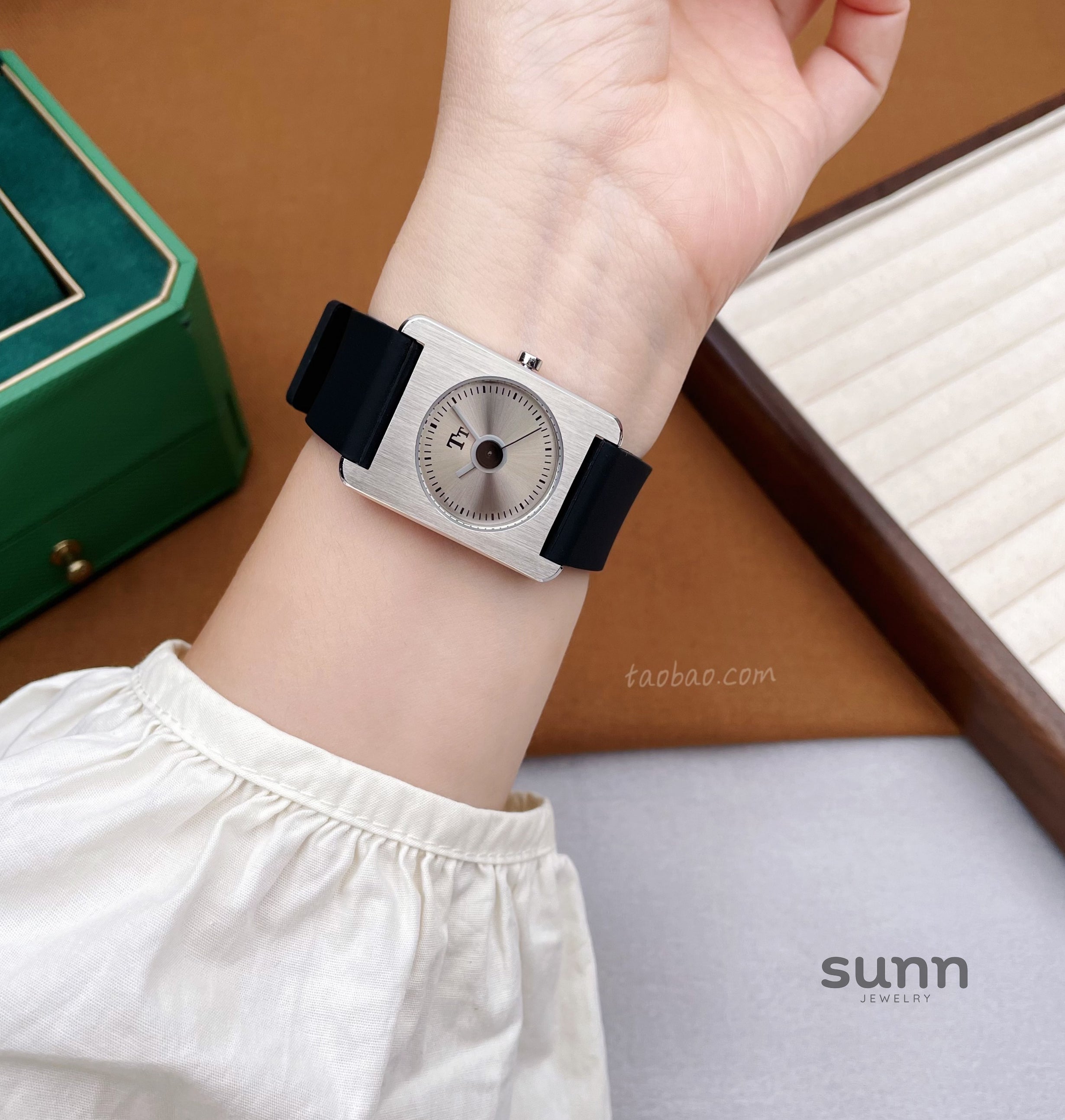 Erynn Minimalist Square Watch