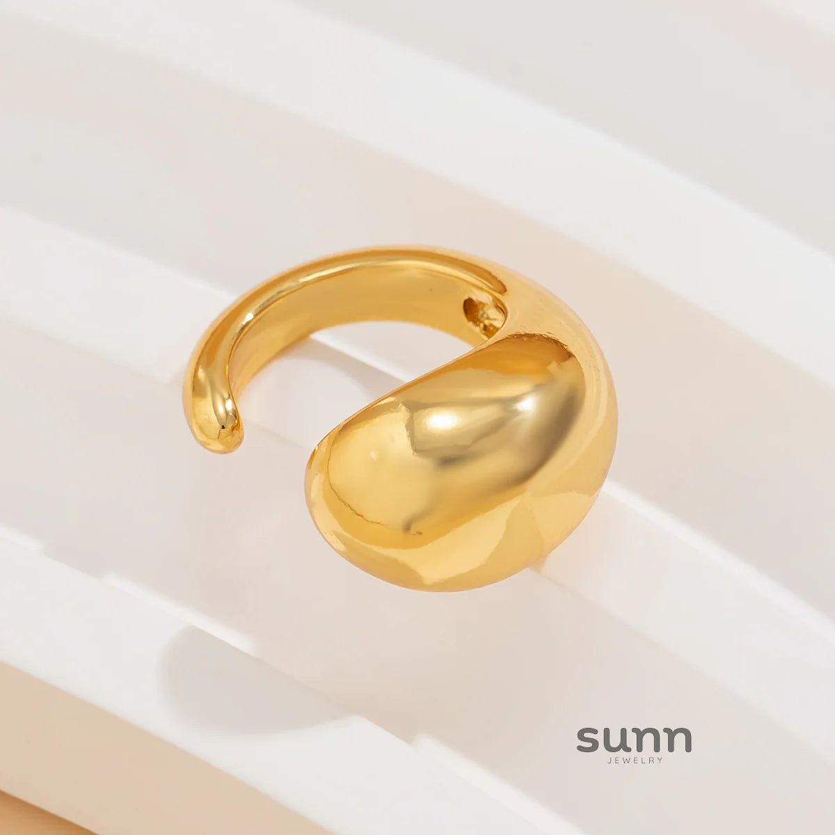 Esmeralda Minimalist Ear Cuff