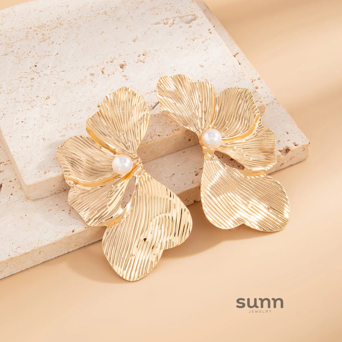 Esmeralda Pearl Bloom Earrings