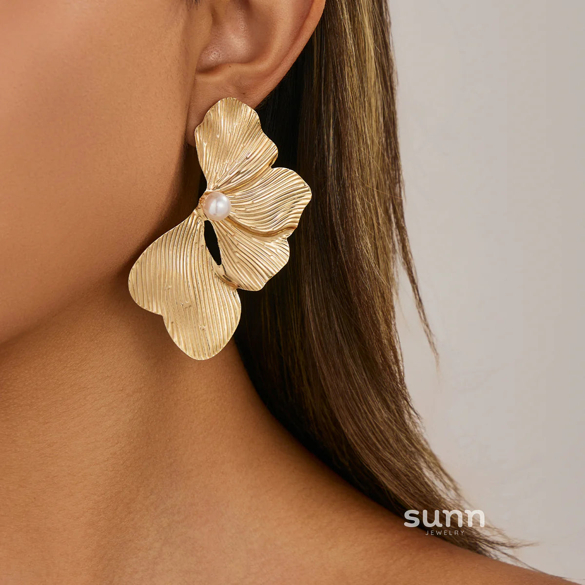 Esmeralda Pearl Bloom Earrings