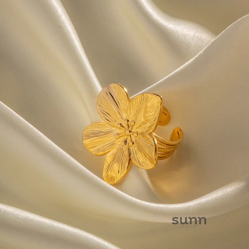 Estefany Floral Statement Ring