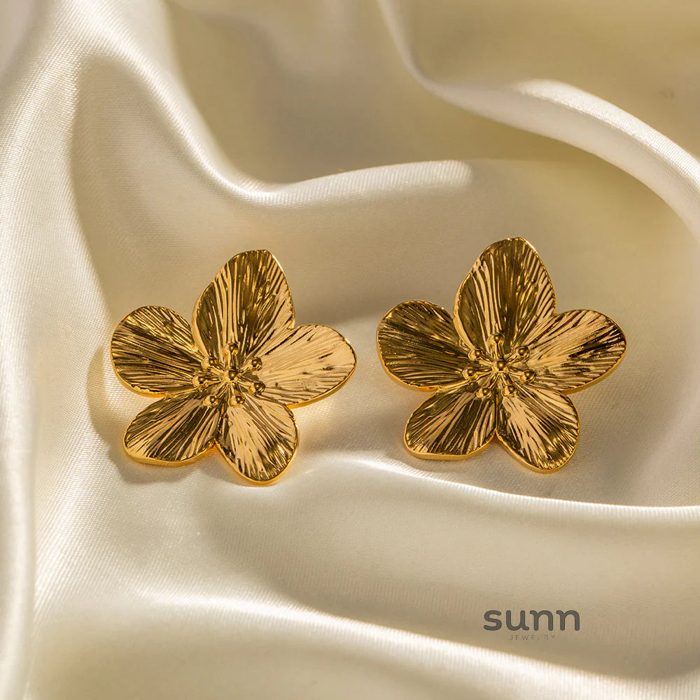 Estefany Floral Statement Ring