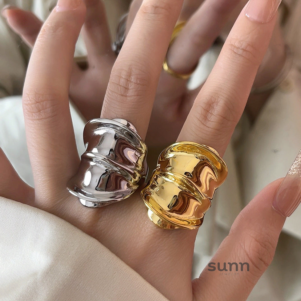 Eternity Glossy Pleated Ring [7AS2P5IN]