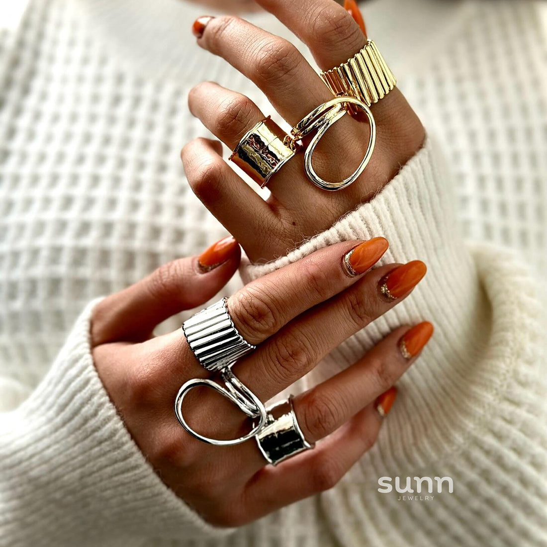 Etta Sculptural Titanium Ring [PS9CFCZL]