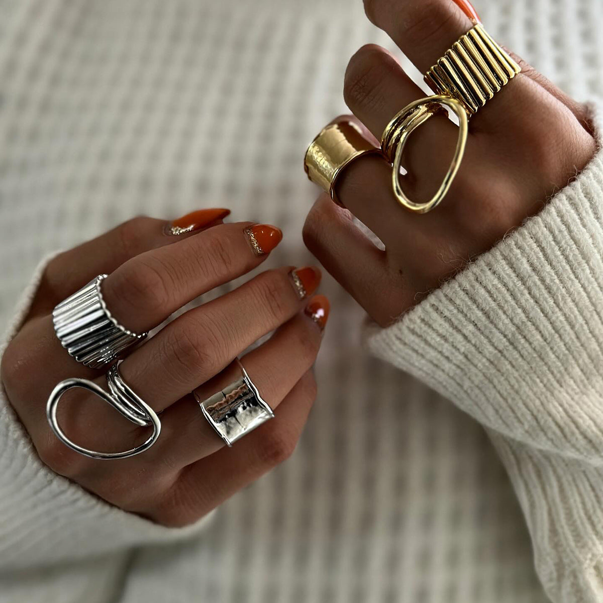 Etta Sculptural Titanium Ring [PS9CFCZL]