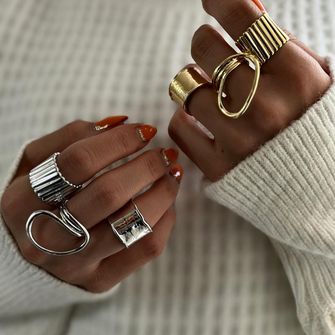 Etta Sculptural Titanium Ring [PS9CFCZL]