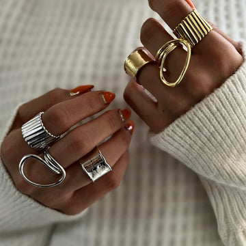 Etta Sculptural Titanium Ring [PS9CFCZL]