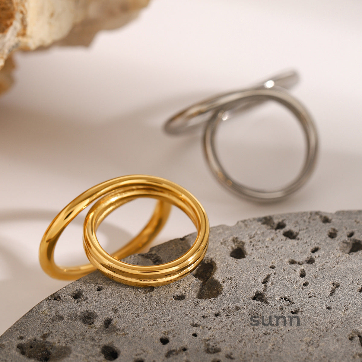 Etta Sculptural Titanium Ring [UPFWTQ0P]