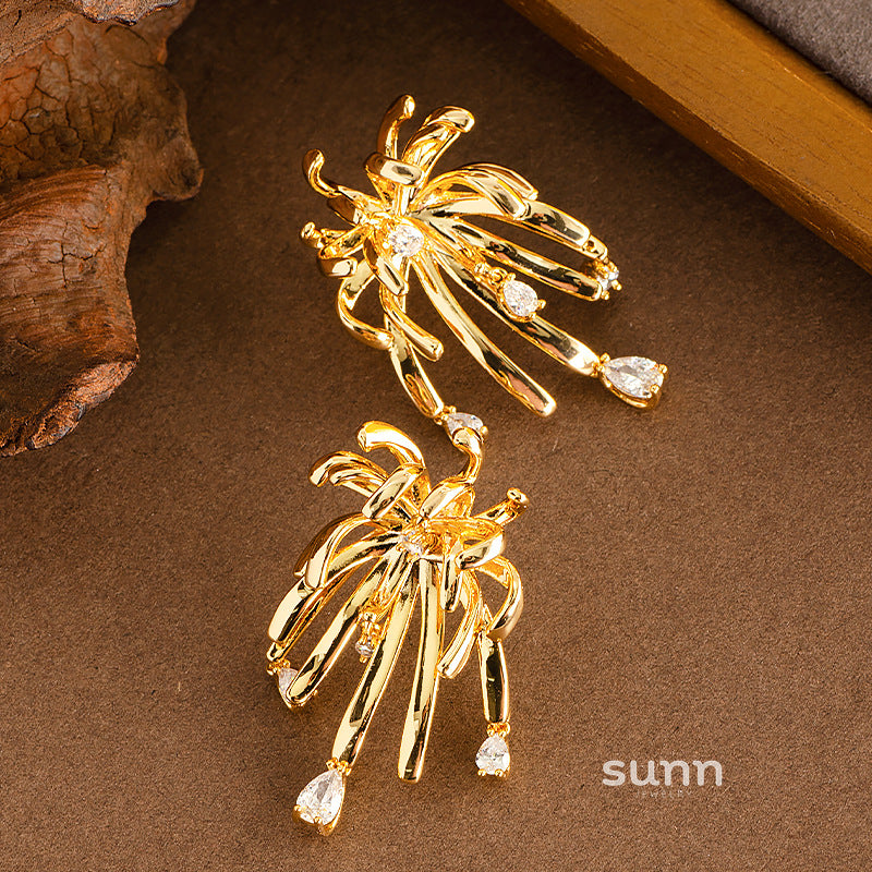 Etty Crystal Bloom Tassel Earrings [6ALZUE1Y]