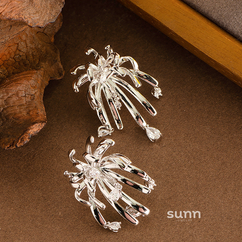 Etty Crystal Bloom Tassel Earrings [PBW46WWU]