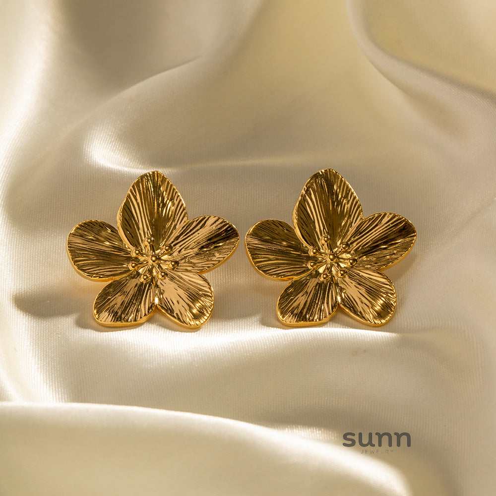 Evaleigh Matte Gold Blossom Studs [7GPT9Y1T]