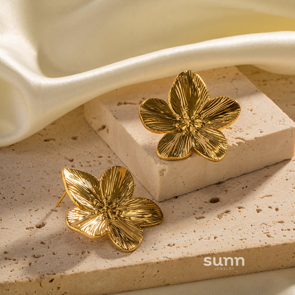 Evaleigh Matte Gold Blossom Studs [E4GANJEO]