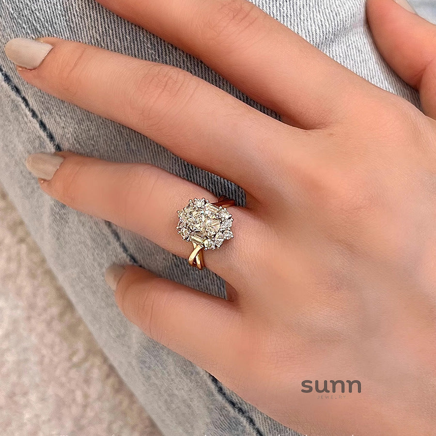 Eveline Oval Statement Ring [BRKMBZDZ]