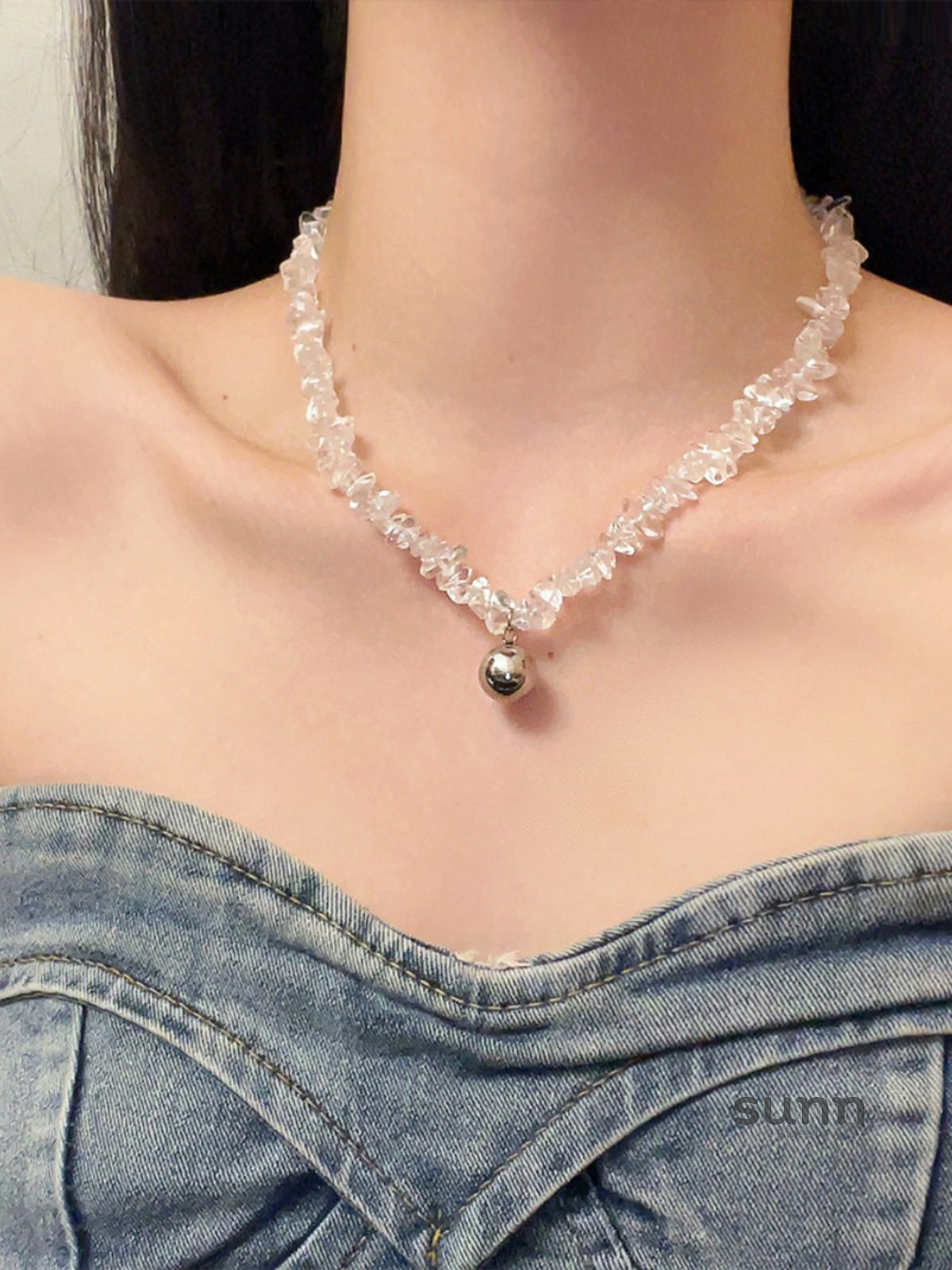 Evelyne Asymmetrical Crystal Necklace [JC50S8CU]