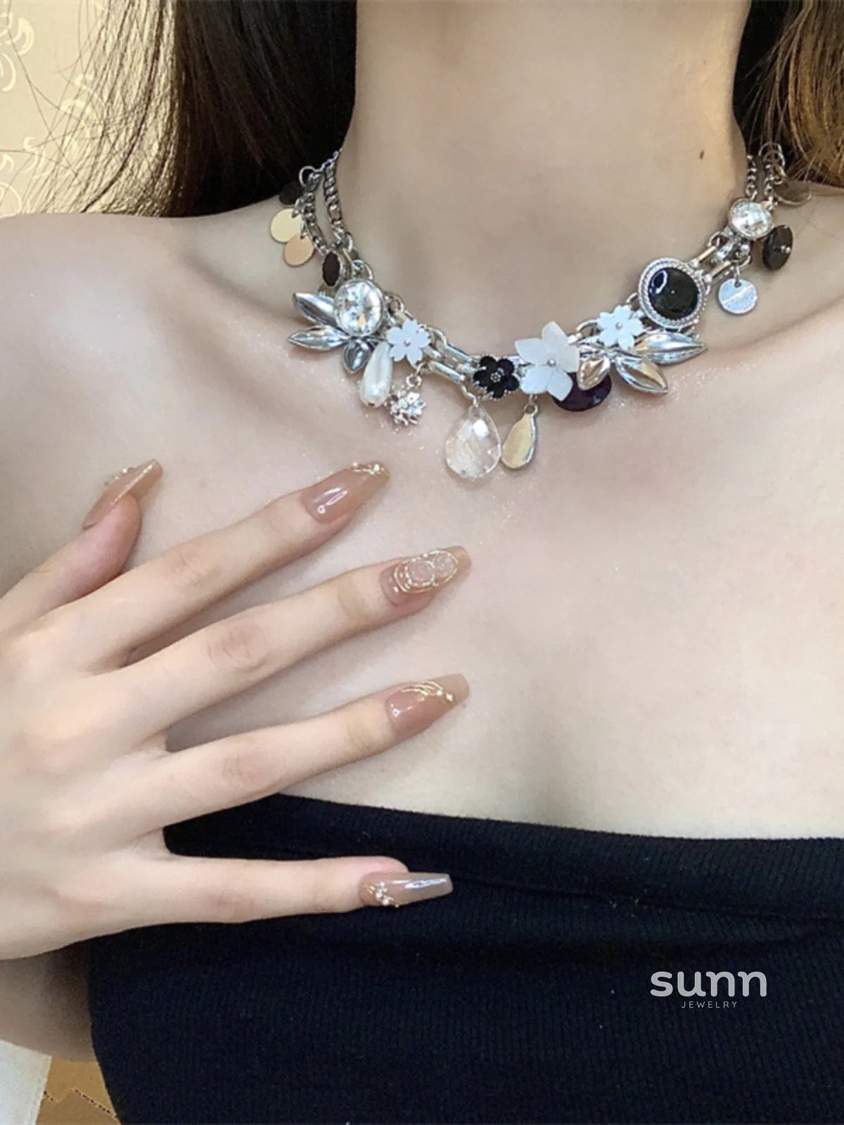 Evelyne Floral Pearl Choker