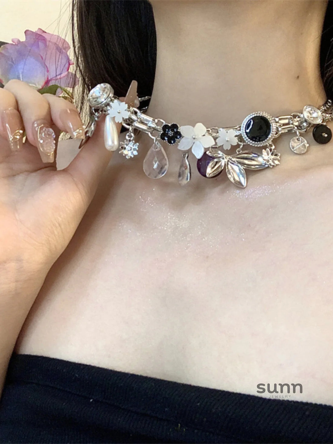 Evelyne Floral Pearl Choker