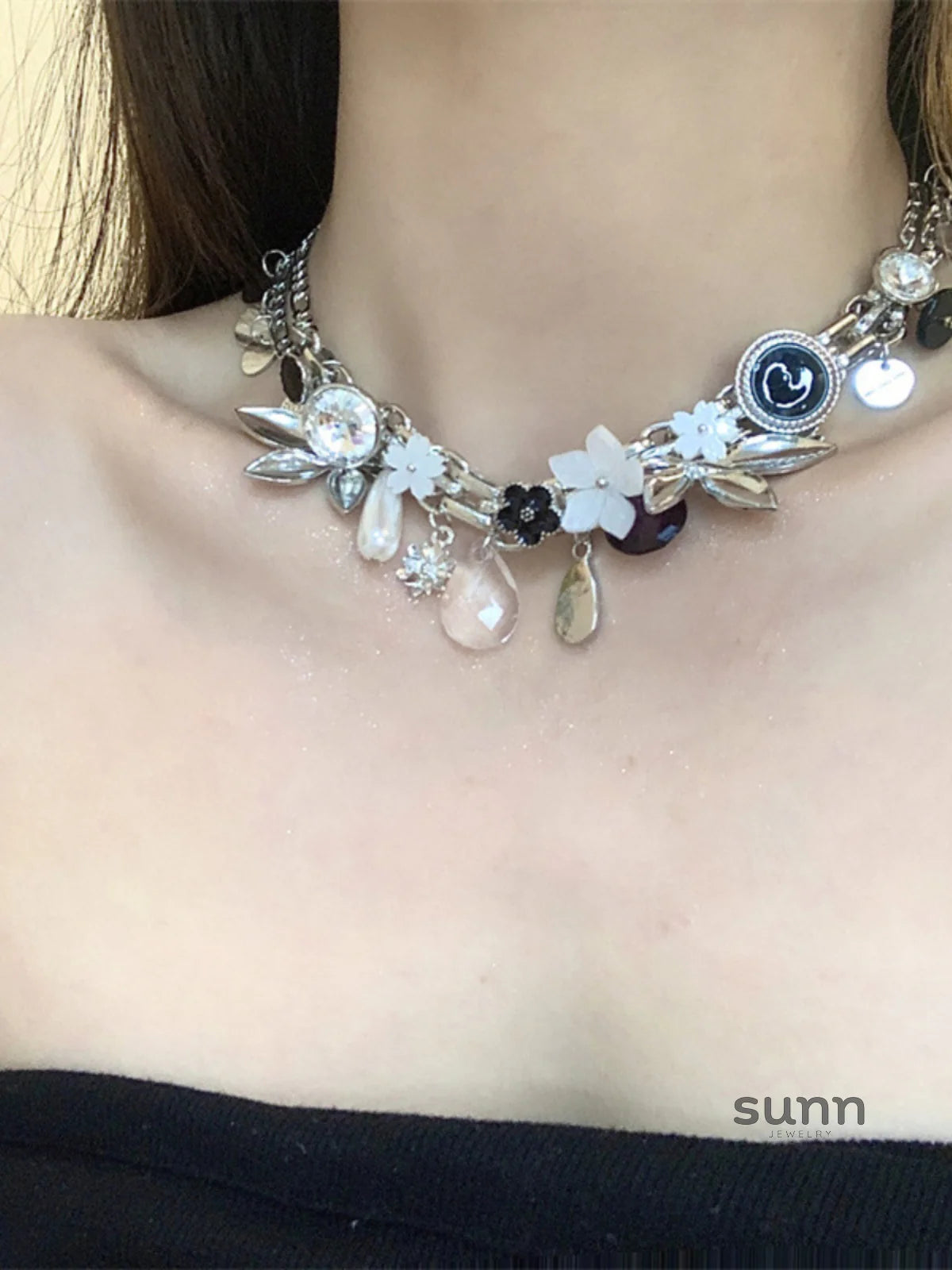 Evelyne Floral Pearl Choker