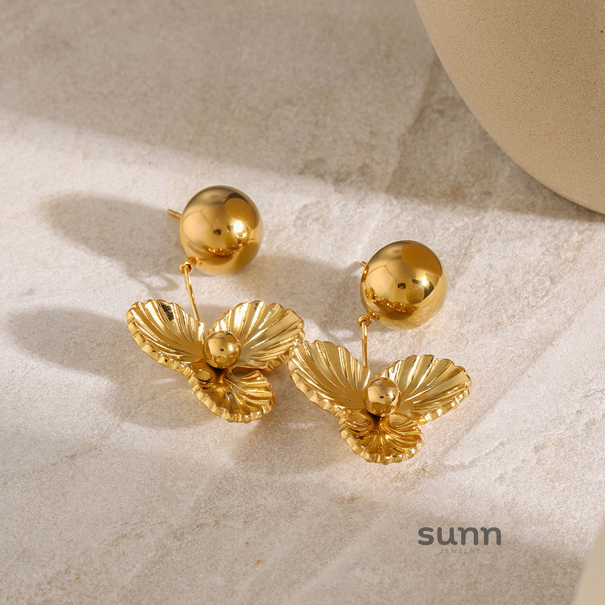 Evelyne Gold Flower Hoop Earrings [JPVTO7SU]