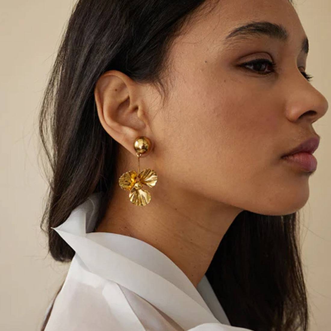 Evelyne Gold Flower Hoop Earrings [XJAY4F6X]