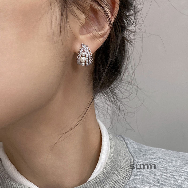 Evelyne Lace Pearl Earrings [ZOW3SE6S]