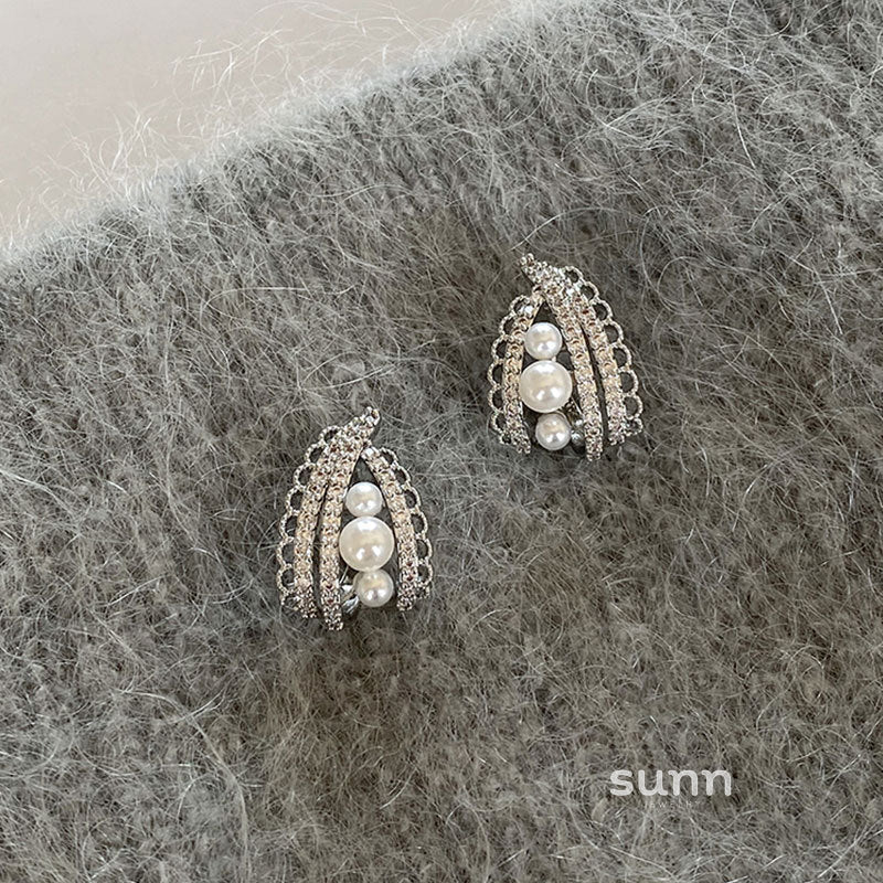Evelyne Lace Pearl Earrings [OJGK5F1J]