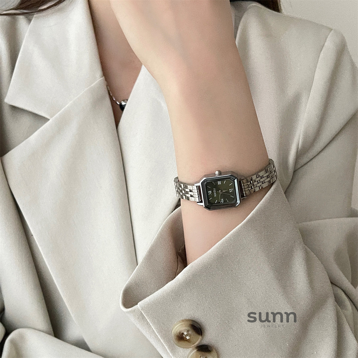 Everett Sleek Steel Watch [XD9GYT7D]
