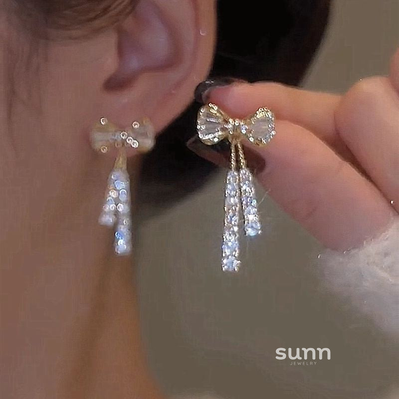 Everette Pave Bow Earrings [4STZCBA6]